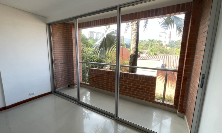 Venta de Casa en La Loma de Los Benedictinos Envigado