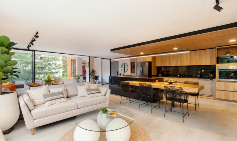 Venta de Apartamento Remodelado en La Loma de Los Gonzalez El Poblado Medellin